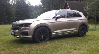 Touareg zamířil o stupeň výše. Německý kolos už patří mezi luxusní SUV