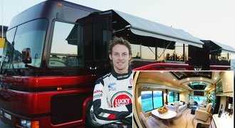 Z přepychového karavanu jezdců F1 je hotel za 265 tisíc za noc!