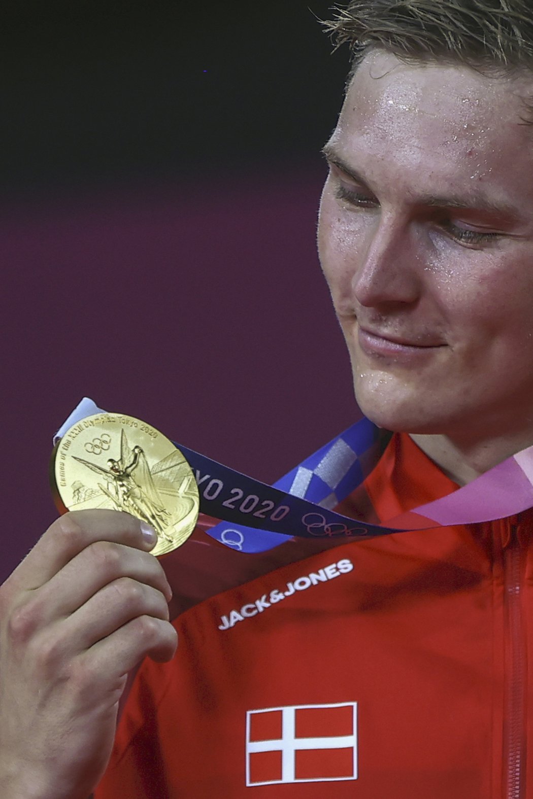 Dán Viktor Axelsen opanoval turnaj badmintonistů bez ztráty setu