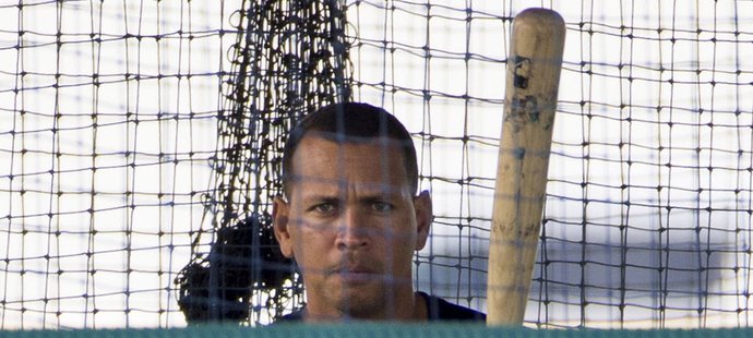 Alex Rodriguez v tréninkové kleci při svém tréninku po zranění... Baseballové hvězdě hrozí doživotní distanc