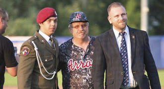 Baseballisté při Army Day ocenili svého bývalého hráče za záchranu života