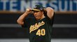 8. Bartolo Colon (40) - Oakland Athletics (MLB). 60,3 milionů. Bartolo Colon je zvláštní zjev americké MLB, kde působí od roku 1997. Vždycky ale měl problémy ukotvit stabilně v jednom týmu a nikdo se o něj moc nepral, v Oaklandu se ale chytil a letos si ve svých čtyřiceti vydělal 3 miliony dolarů (60,3 milionů korun) - skoro o milion dolarů více, než dostával před dvěma lety.