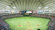 Pohled na baseballové hřiště v aréně Tokyo Dome