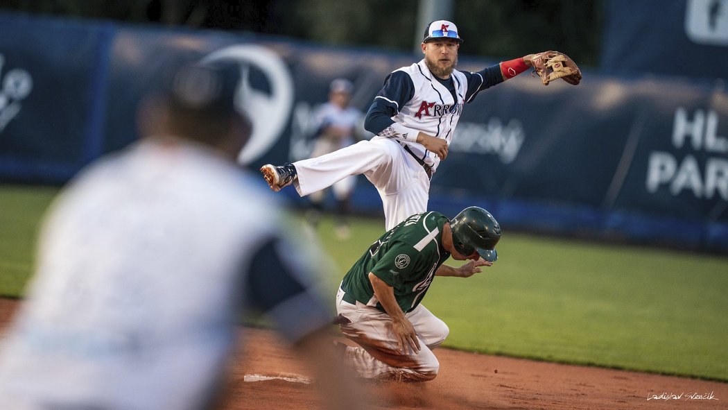 Hráči Arrows rozstříleli v Praze domácí Eagles vysoko 10:1 a v sérii hrané na tři vítězné zápasy vedou 2:0