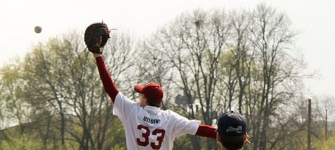 Ekvilibristický zákrok prvního metaře Skokanů Olomouc