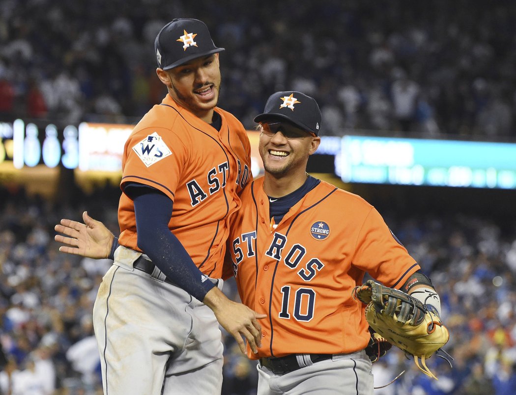 Carlos Correa a Yuli Gurriel už tuší, že míří za titulem