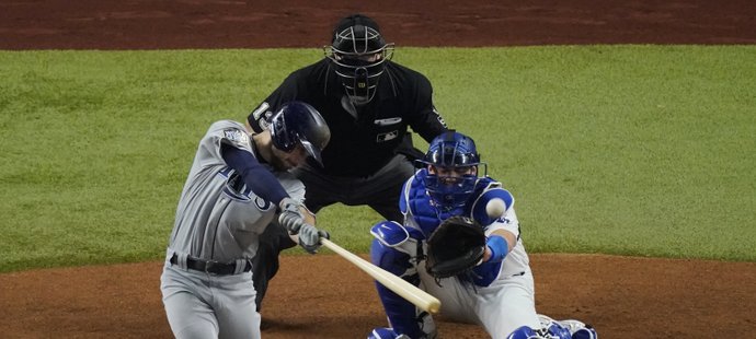 Brandon Lowe pomohl Tampě Bay dvěma homeruny srovnat finále baseballové MLB.