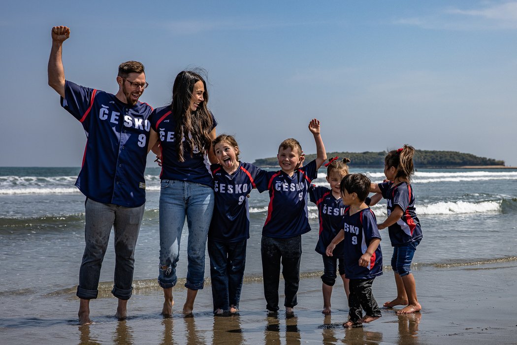 Česká posila z MLB na World Baseball Classic Eric Sogard vzal do Japonska celou rodinu, tedy manželku Kaycee a pět dětí