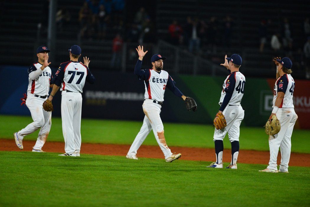 Čeští baseballisté deklasovali na domácím ME Francii 11:1 a zahrají si o 5. místo
