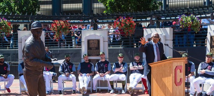 Bývalý slavný baseballista a první afro-americký trenér v MLB Frank Robinson v roce 2017