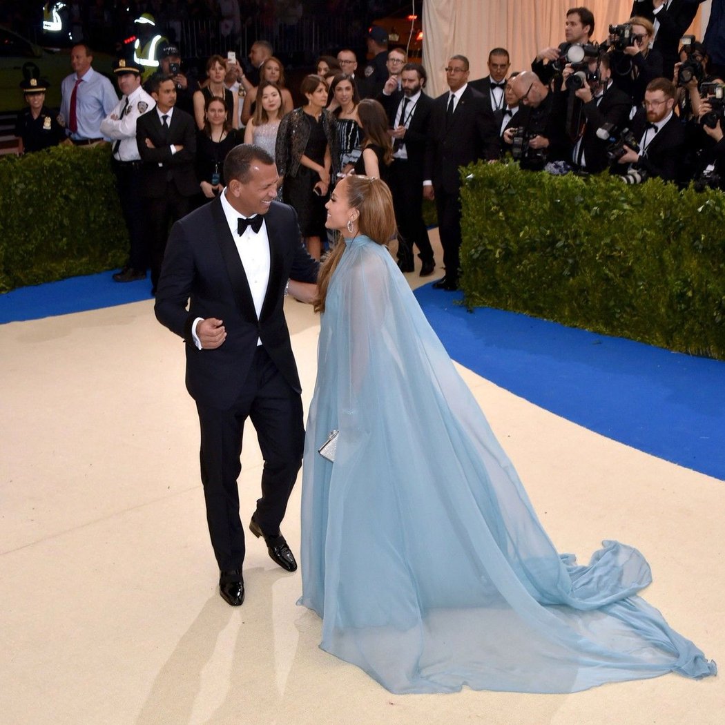 Bývalý baseballista se objevil na prestižním galavečeru Met Gala po boku zpěvačky Jennifer Lopezové.