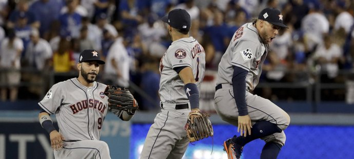 Baseballisté Houstonu vyhráli v divokém závěru v druhé nastavené směně v Los Angeles 7:6 