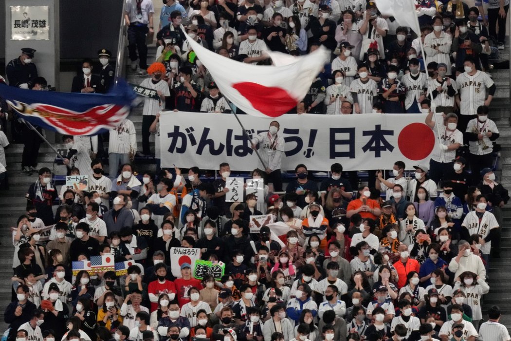 Japonští fanoušci při zápase WBC proti Česku
