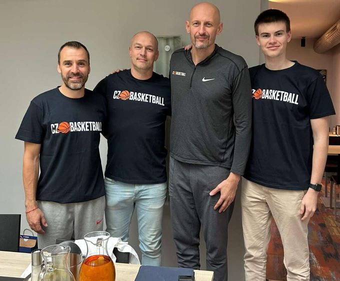 Bartoň už má asistenty. Španělská legenda jako mentor nebo český analytik z Brna Bartoň už má asistenty. Španělská legenda jako mentor nebo český analytik z Brna