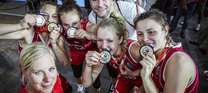 České basketbalistky do 18 let získaly na MS 3x3 stříbrné medaile