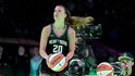 Sabrina Ionescuová si na All Star Game NBA připsala stejné skóre jako vítěz sobotní trojkařské soutěže mužů Damian Lillard
