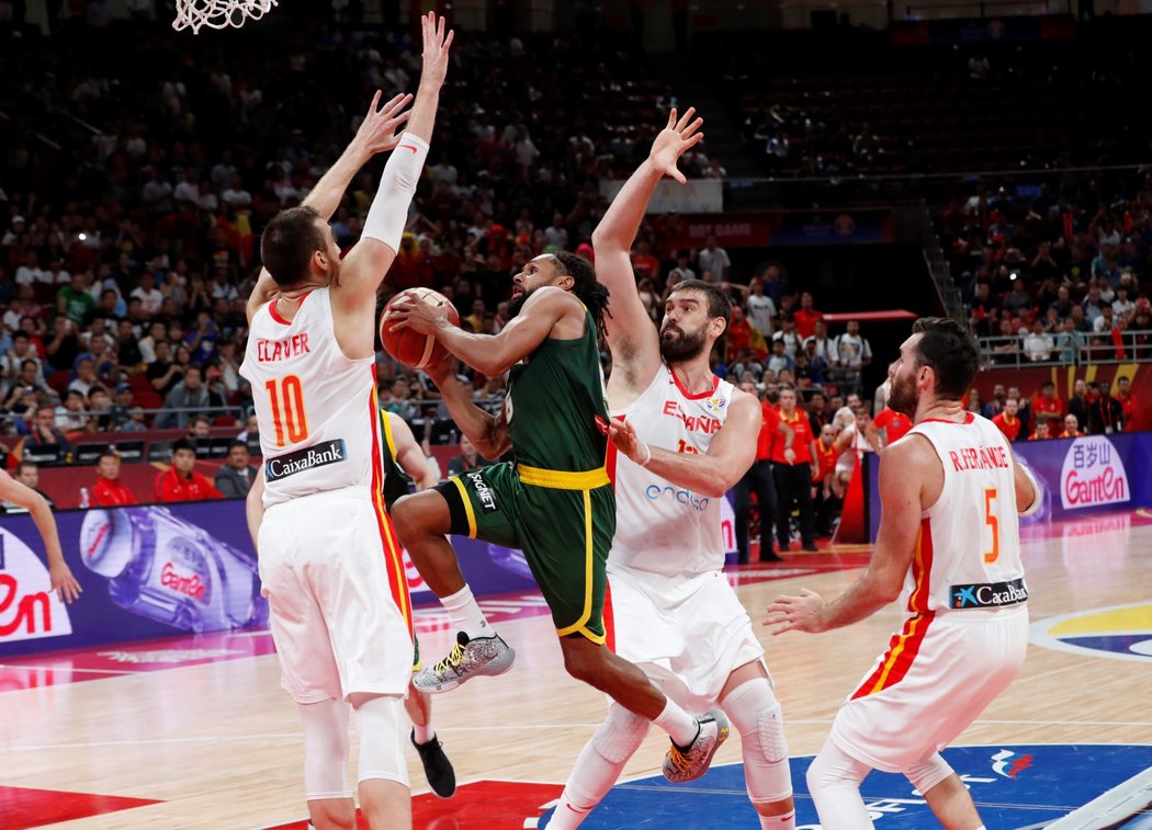 Semifinálové utkání basketbalového mistrovství světa mezi Španělskem a Austrálií