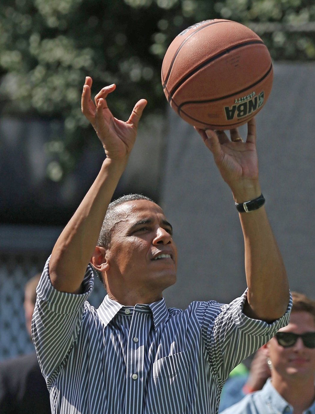 Prezident Obama hraje basketbal rád, na Velikonoce mu to ale moc nešlo