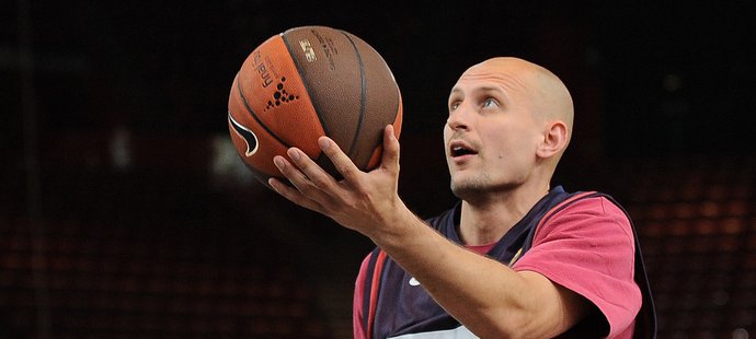 Luboš Bartoň si do basketbalu odpočine