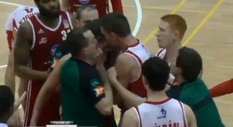 Potrestaný basketbalista: DISTANC neberu, napadeného spoluhráče se zastanu i příště