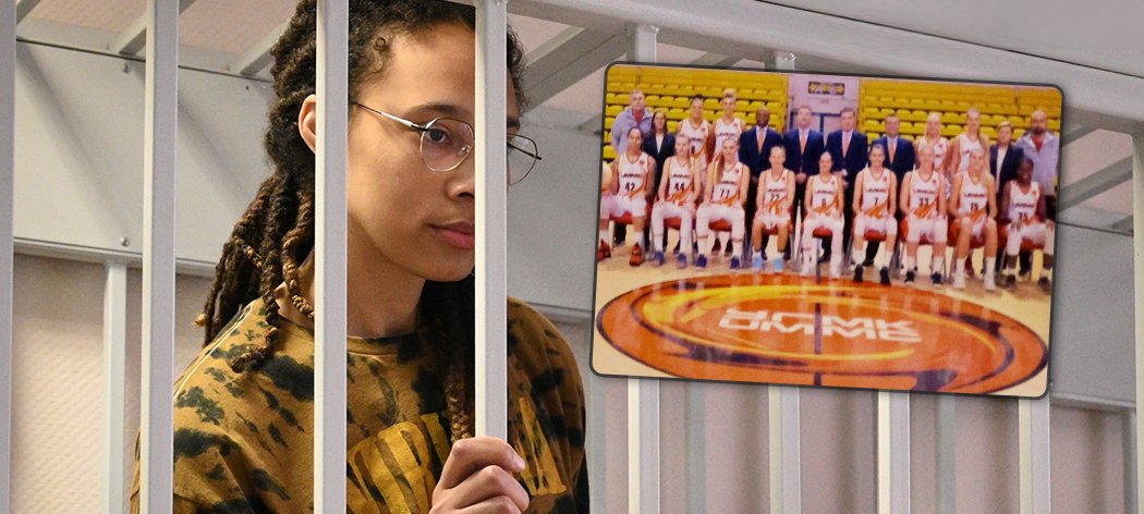 Americká hvězda Brittney Grinerová stále čeká na verdikt v Rusku. Při výsleších ukazuje za mřížemi týmové fotky Jekatěrinburgu, kde hrála řadu let