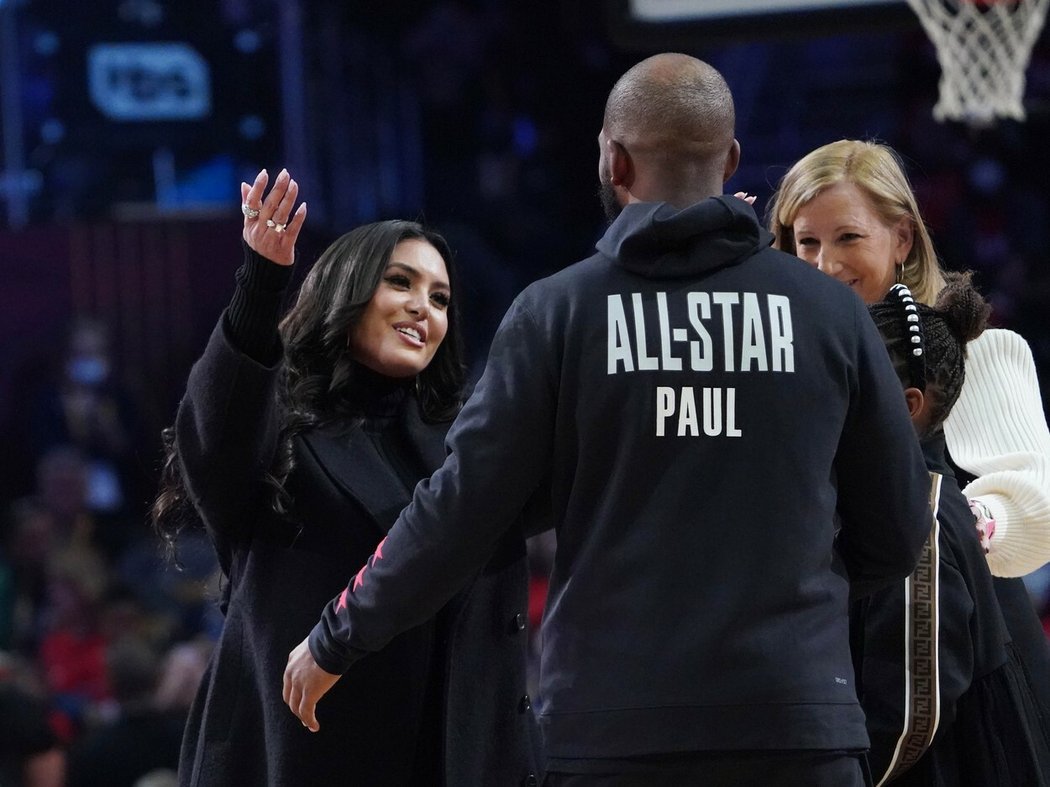 Vdova Vanessa Bryantová se soudí s policisty a hasiči kvůli fotkám z místa nehody vrtulníku, během které slavný basketbalista zemřel