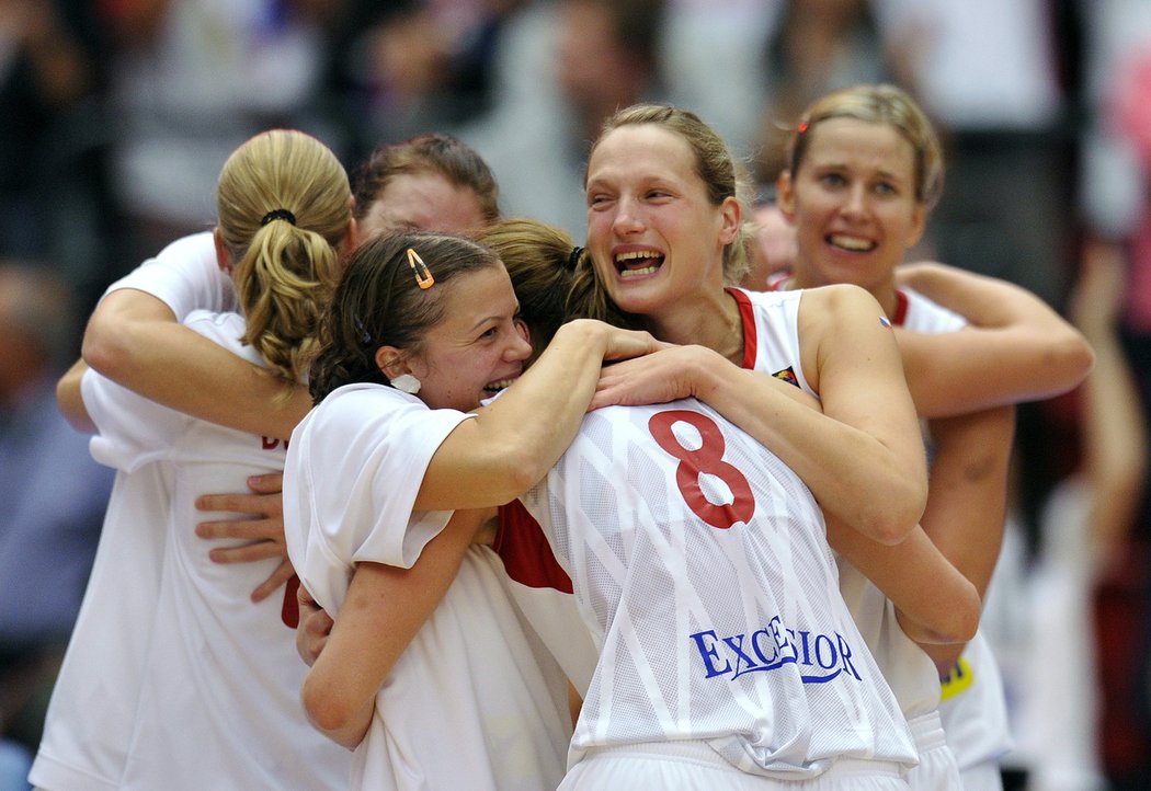 Jsme tam! České basketbalistky se radují z postupu do finále