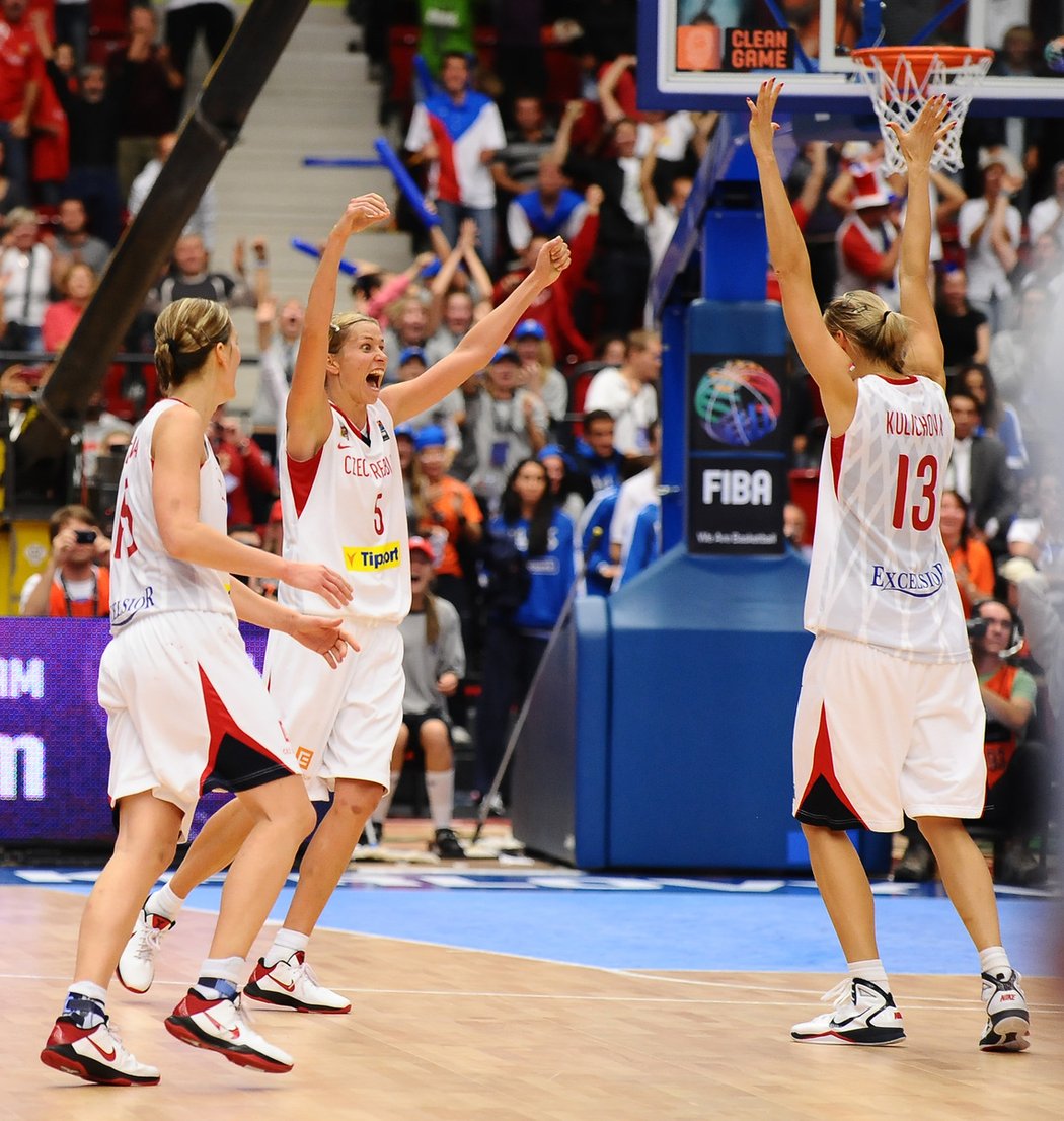 Jsme tam! Jsme tam! České basketbalistky se radují z postupu do finále