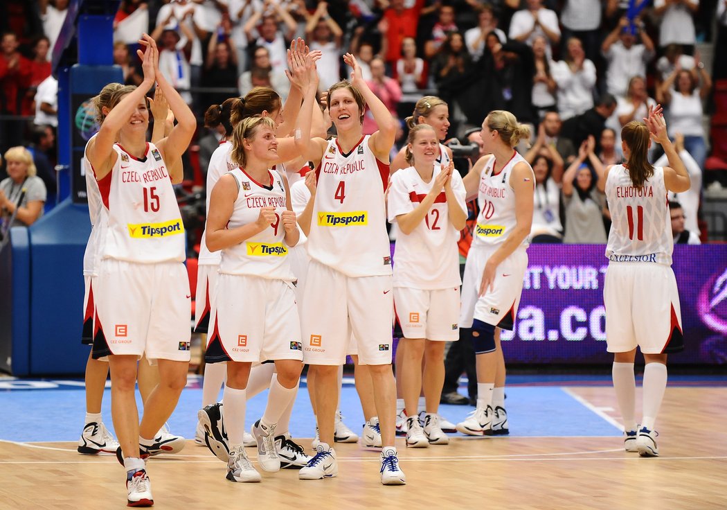 Radost českých basketbalistek po semifinálové výhře nad Běloruskem