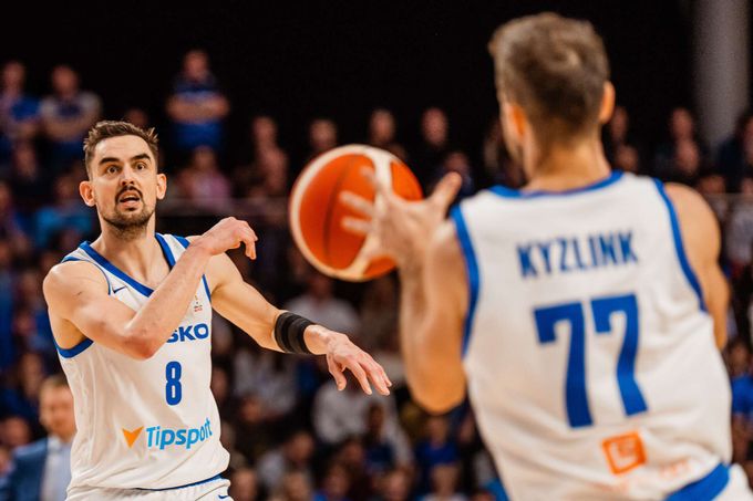 Češi porazili Estonce, Satoranský má světový rekord: Zase nás hra ohromně baví Češi porazili Estonce, Satoranský má světový rekord: Zase nás hra ohromně baví