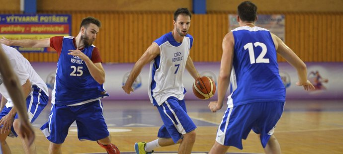Čeští basketbalisté na tréninku