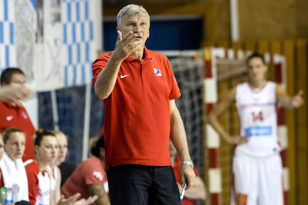 Trenér basketbalistek Ivan Beneš