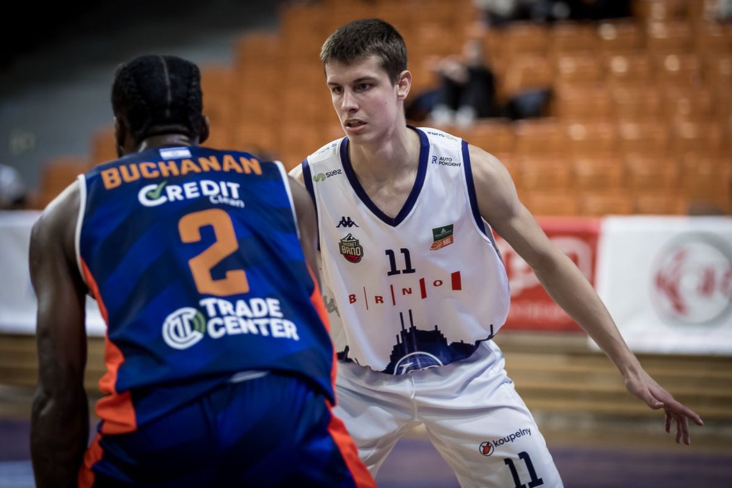 Brněnští basketbalisté aktuálně vévodí české lize. Dokážou sesadit Nymburk z mistrovského trůnu?