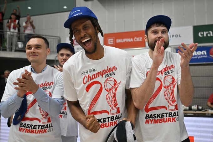 Nymburk zvládl sedmé finále a slaví 21. titul v historii. Na Královce zářil Sehnal Nymburk zvládl sedmé finále a slaví 21. titul v historii. Na Královce zářil Sehnal