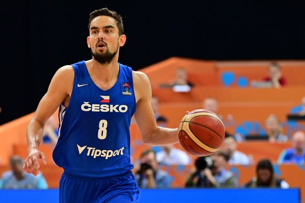 Tomáš Satoranský vymýšlí, co provede Tomáš Satoranský vymýšlí, co provede