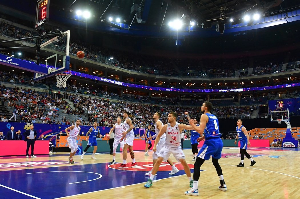 Čeští basketbalisté v souboji s Polskem