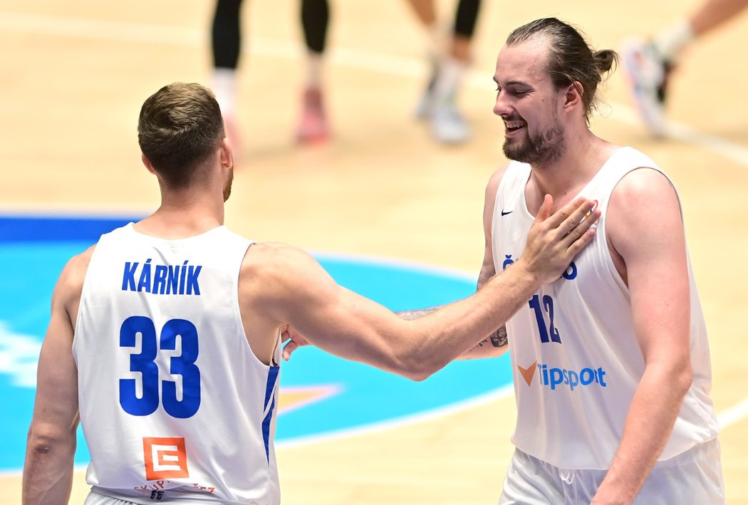 Čeští basketbalisté během přípravného utkání před mistrovstvím Evropy