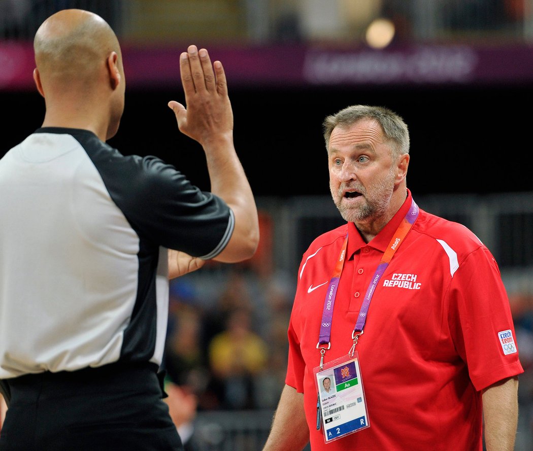 Trenér českých basketbalistek Lubomír Blažek v utkání proti Turecku