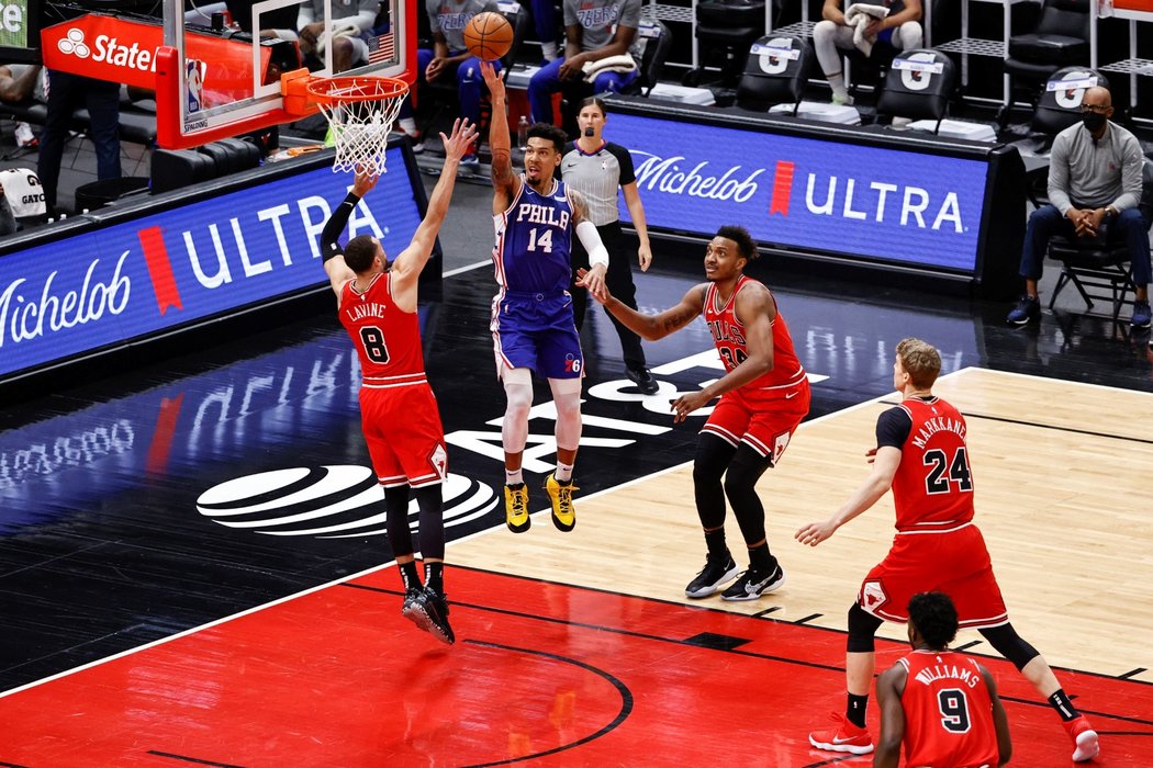Basketbalisté Chicaga v zápase NBA nestačili na Philadelphii, prohráli 105:127