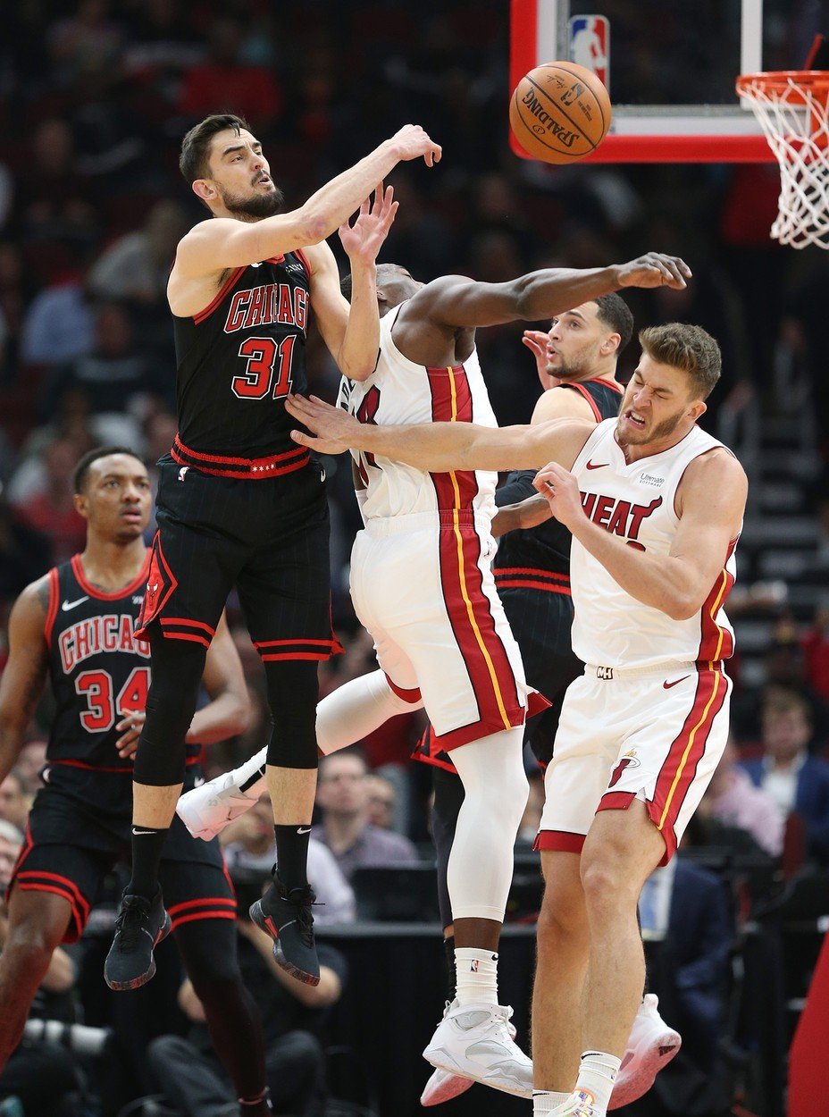 Basketbalisté Chicaga nestačili doma na Miami a druhému týmu Východní konference NBA podlehli 108:116. Tomáš Satoranský nasbíral 6 bodů a 5 asistencí.