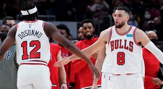 Chicago válí, vyhrálo podeváté v řadě. Uspěli i Lakers, které táhl James