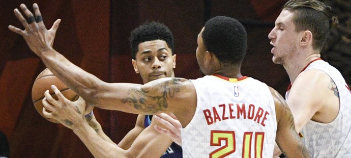 Basketbalisté Atlanty porazili v předposledním hracím dnu základní části NBA hosty z Charlotte