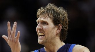 Basketbalista Nowitzki chce test otcovství