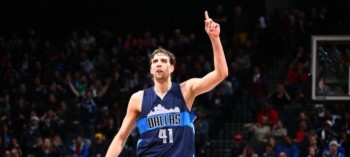 Nowitzki rozhodl o výhře Dallasu a překonal O&#39;Neala