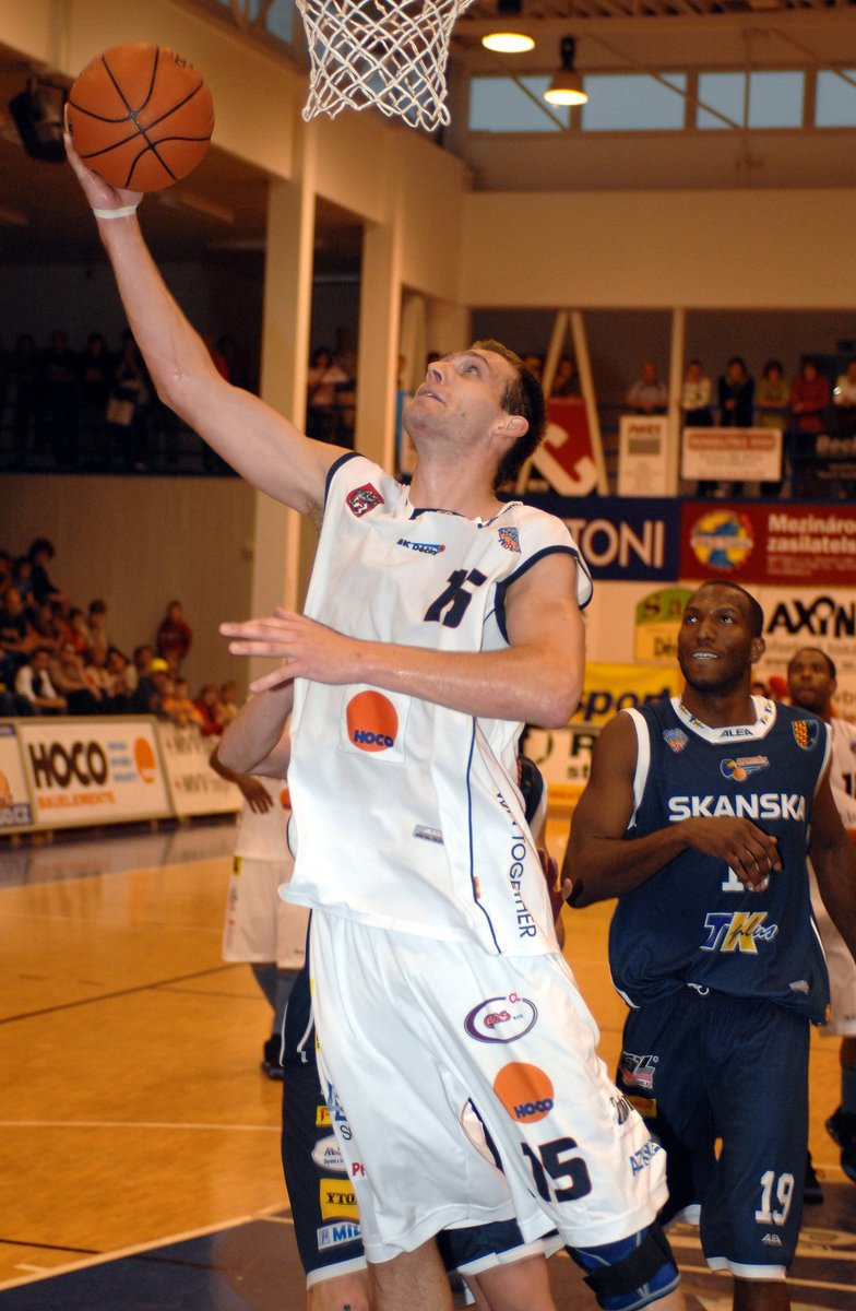 Jakub Houška se po zranění vrátil k basketbalu