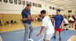 Legendární německý basketbalista Dirk Nowitzki v akademii Alba Berlín s dětmi
