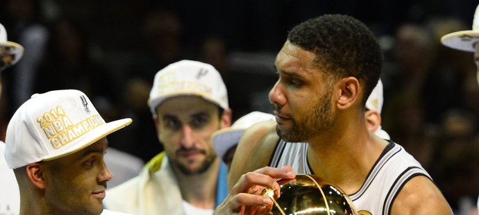 Tim Duncan (vpravo) si vychutnává chvíle štěstí