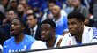 Thanasis Antetokounmpo, Giannis Antetokounmpo a Kostas Antetokounmpo na řecké lavičce v osmifinále s Českem