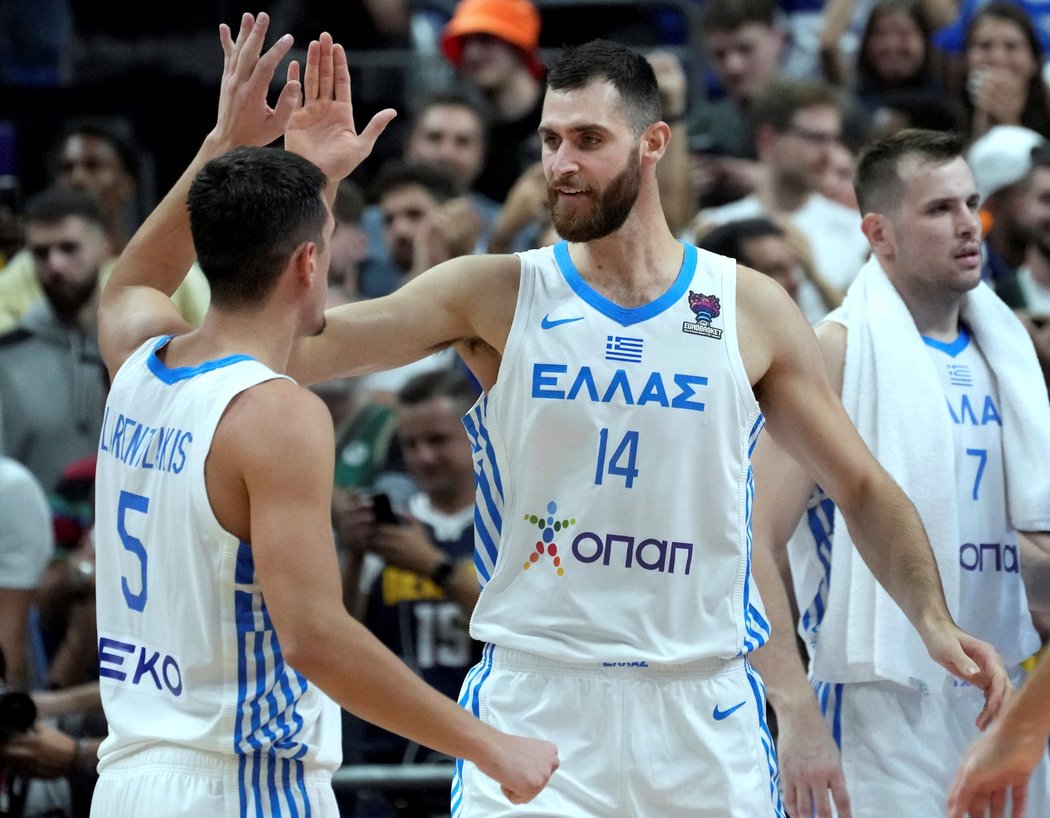 Řečtí basketbalisté slaví postup do čtvrtfinále EuroBasketu přes Čechy