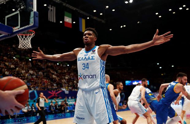 Giannis Antetokounmpo patří mezi nejlepší hráče planety Giannis Antetokounmpo patří mezi nejlepší hráče planety